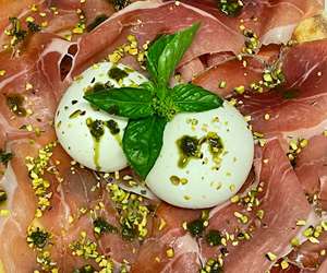 Pizza burrata e pistacchio 